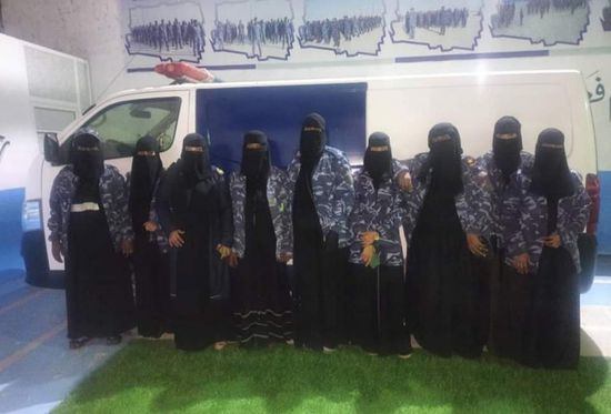 اعتراف نشالتين بسرقة النساء في أماكن تجمعهن بالمكلا