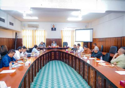 محافظ عدن يعرب عن دعمه تطوير مستشفى الجمهورية