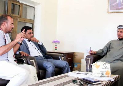 الثقلي يبحث تعزيز نشاط ميناء سقطرى الملاحي