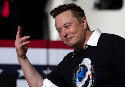 إيلون ماسك يقرر شراء مانشستر يونايتد