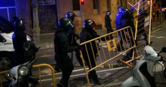 إصابة عدة أشخاص إثر التدافع على متن قطار بإسبانيا