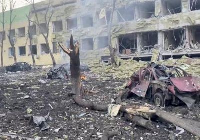 مقتل وإصابة عدة أشخاص في قصف روسي بخاركيف