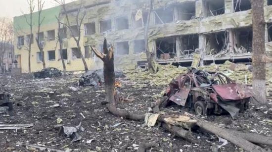 مقتل وإصابة عدة أشخاص في قصف روسي بخاركيف
