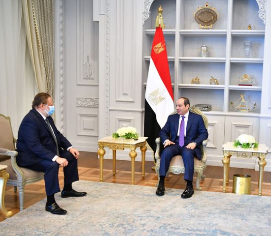 السيسي يلتقي بالقائم بأعمال محافظ البنك المركزي الجديد