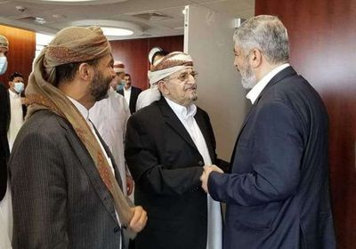 لقاء أذرع الإخوان.. صادق الأحمر يستقبل زعيم حماس في عمان