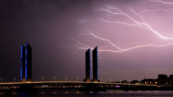 مصرع  8 أشخاص جراء العواصف الرعدية بفرنسا وإيطاليا