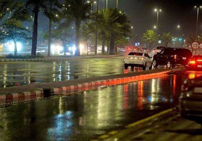 إخلاء ركاب حافلتين حاصرتهما الأمطار في السعودية