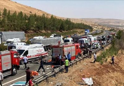 في حادث سير مروع بتركيا.. وفاة 15 شخصا وإصابة 22 آخرين