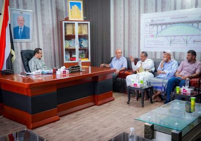 محافظ شبوة يستقبل مدير قطاع 4 النفطي