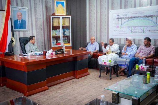 محافظ شبوة يستقبل مدير قطاع 4 النفطي