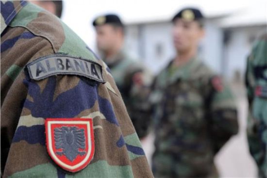 ألبانيا تعتقل روسيين وأوكرانيًا حاولوا دخول مصنع حربي