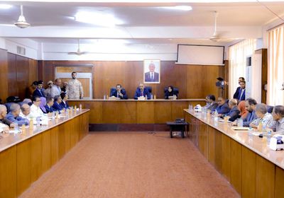 خلال زيارته.. الزُبيدي يوجه قيادات "الزراعة" بتعزيز الأمن الغذائي