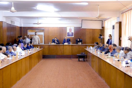 خلال زيارته.. الزُبيدي يوجه قيادات "الزراعة" بتعزيز الأمن الغذائي