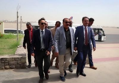 اللواء بن بريك يستقبل فادي باعوم بمطار عدن