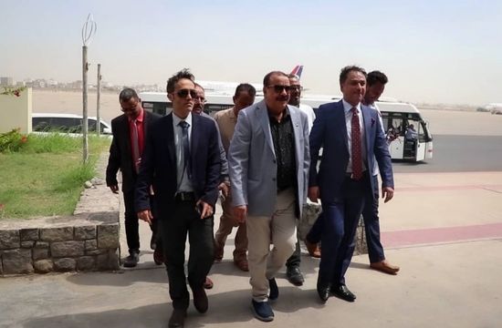 اللواء بن بريك يستقبل فادي باعوم بمطار عدن