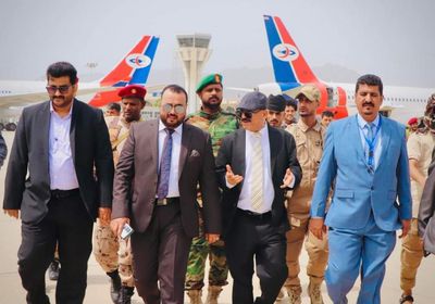 وزير النقل يتابع مشاريع تطوير مطار عدن 