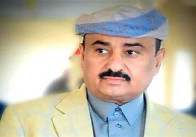 محافظ شبوة يزور حقل عقلة النفطي ويلتقي إدارته