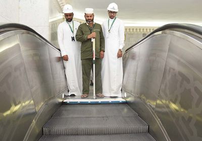 تعليمات السلامة الخاصة باستخدام السلالم الكهربائية بالحرمين الشريفين