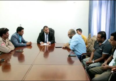 محافظ سقطرى يطلع على خطط توسعة مستشفى خليفة