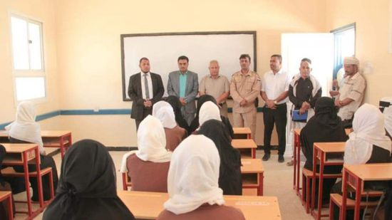 خلال جولة بالمرافق التعليمية.. محافظ سقطرى يدشن العام الدراسي