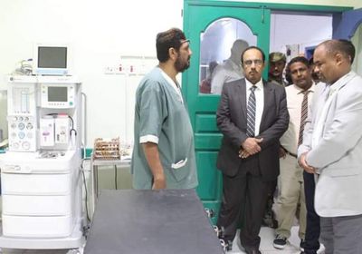 محافظ حضرموت يفتتح الصيدلية المجانية بـ "المكلا للأمومة"