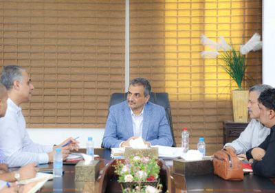 لملس يكلف صندوق الجسور بصيانة طرق عدن