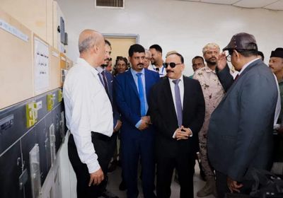 وزير النقل يطلق مشروعين استراتيجيين لتطوير مطار عدن