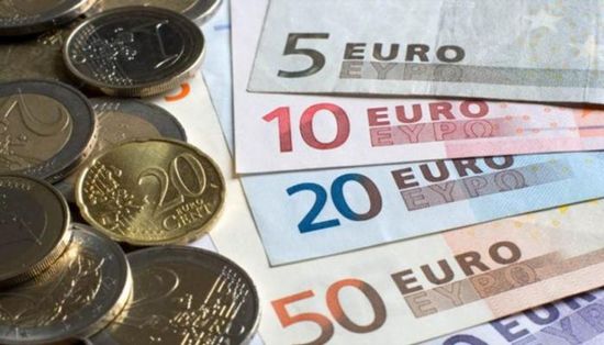 اليورو يواصل تراجعه في البنوك المغربية