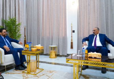 الرئيس الزُبيدي يطالب بالارتقاء بالإعلام الرسمي وعودته إلى عدن