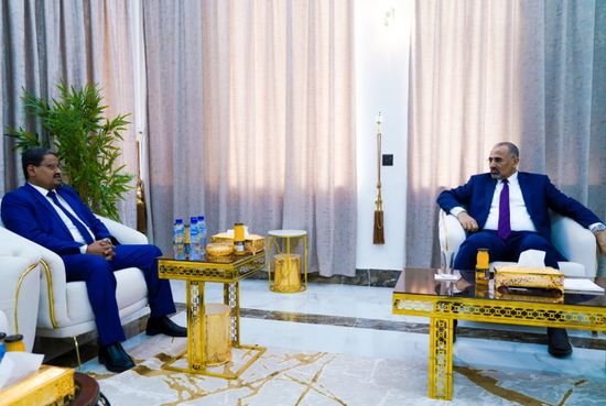 الرئيس الزُبيدي يكلف بتطوير مناهج التعليم الفني