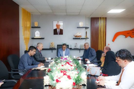 لملس يناقش فض التداخل بين وزارة الصحة ومكتبها في عدن