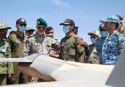 إيران تكشف عن قاعدة عسكرية للطائرات المسيرة تحت الأرض
