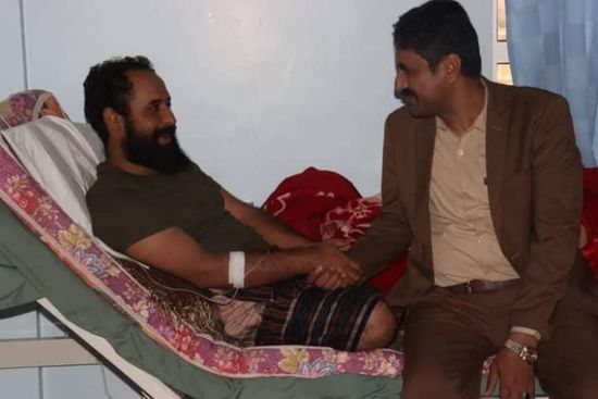 الجبواني يطمئن على جرحى الشرطة العسكرية للعمالقة بشبوة