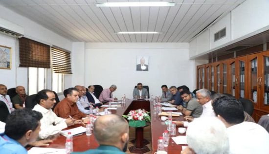 لملس يبحث تحسين الخدمات في عدن