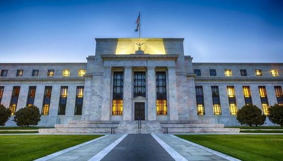 الفيدرالي الأمريكي يحذر من تداعيات التضخم: يضاعف الخسائر