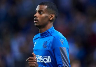 نيوكاسل يعلن تعاقده مع المهاجم ألكسندر إيزاك