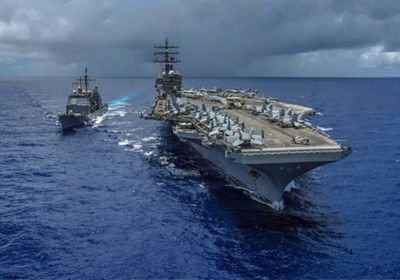 سفينتان حربيتان أمريكيتان تعبران مضيق تايوان