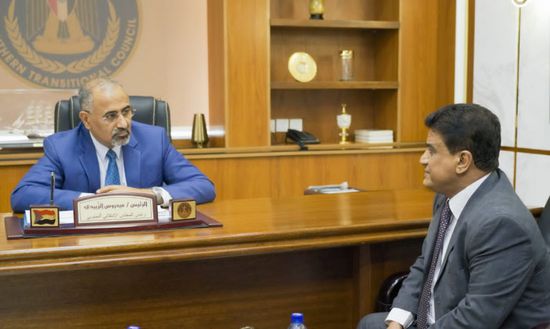 الزُبيدي يطالب وزارة النفط بضمان إمدادات الديزل والمازوت لمحطات الكهرباء