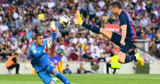 برشلونة يتفوق على بلد الوليد بهدفين بالشوط الأول