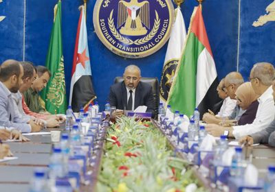 الرئيس الزُبيدي يوجه بتوزيع مساعدات عاجلة لجميع أسر الشهداء