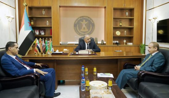 الزبيدي يكلف "التعليم العالي" باعتماد آلية لمنح التبادل الثقافي