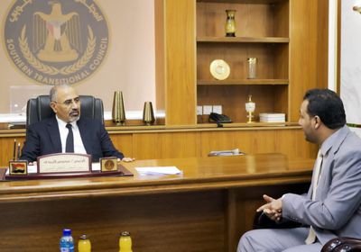 الزُبيدي يدعو إلى تحديث المناهج لمواكبة التطور العلمي