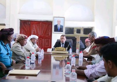 الثقلي يستعرض القضايا المجتمعية في سقطرى