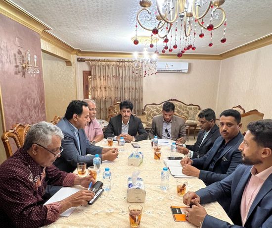 بن فريد يلتقي ممثلي المجلس العام لسقطرى والمهرة