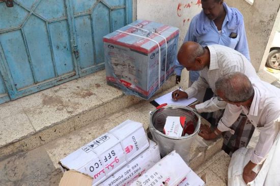 "السلامة المجتمعية" توزع معدات مكافحة حرائق بالمكلا القديمة