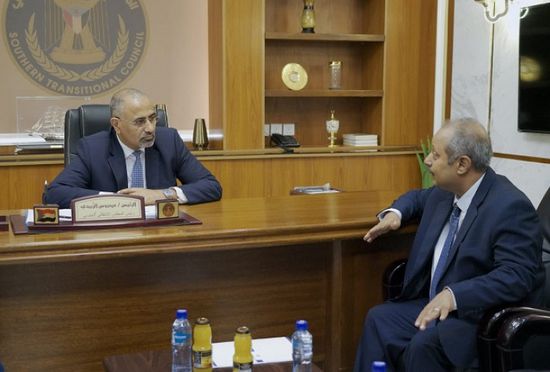 الزُبيدي: منفتحون على الاستثمارات الأجنبية بقطاعي النفط والغاز