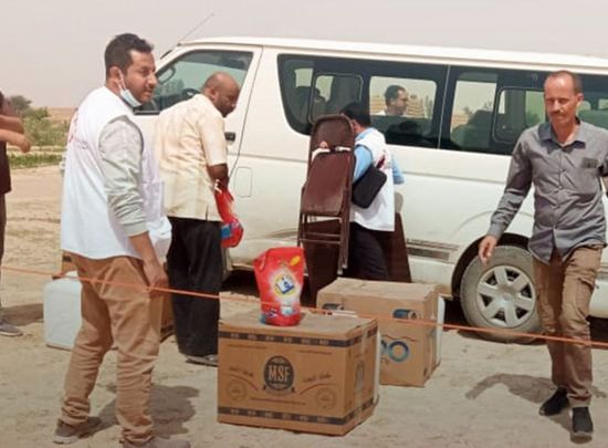 أطباء بلا حدود توزع مساعدات على ضحايا السيول في الجوف