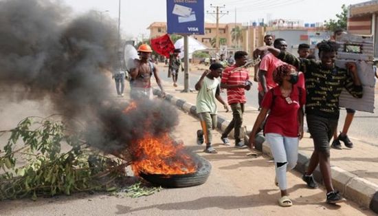بعبوة غاز مسيل للدموع.. مقتل سوداني خلال احتجاجات بالخرطوم