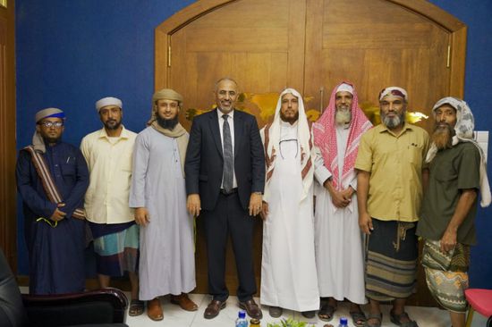 الرئيس الزُبيدي يبحث تعزيز دور الهيئة الشرعية الجنوبية