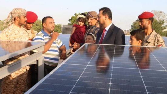 شيخ يفتتح منظومة الطاقة الشمسية بدار المسنين في عدن